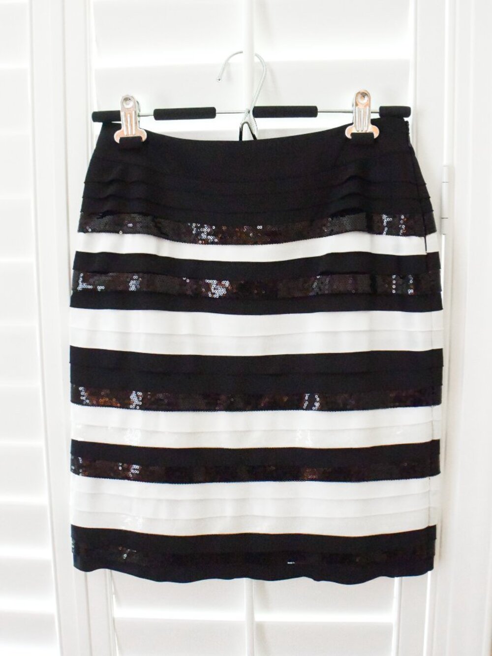 *White House Black Market* Black & White Sequin Tiered Cocktail Pencil Skirt - 0